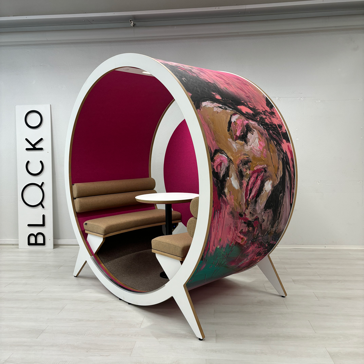 BlockO FOUR - BlockO Four is the most eye-catching acoustic pod designed to seat up to four. Perfect for breakaway meetings, focused work stations, quieter moments for concentration and study, and a place for one-to-one discussions. US Design Patent Numbe