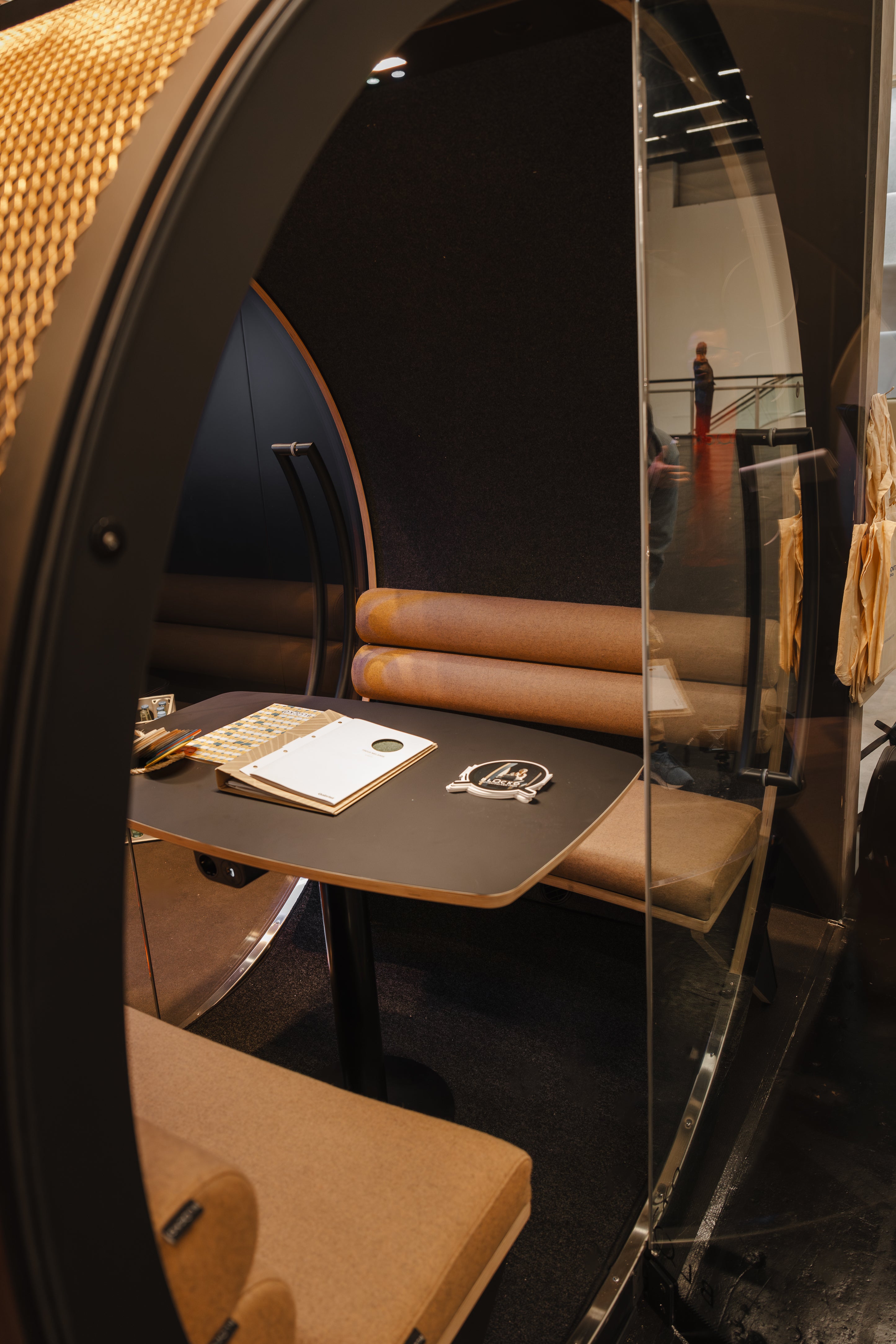 BlockO Quiet FOUR - BlockO Quiet FOUR is the most-eyecatching private seater designed for up to four people. US Design Patent Number D1047478EUIPO Certificate of registration No 008273221-0001, 008273221-0002, 008273221-0003No 015014075-0001