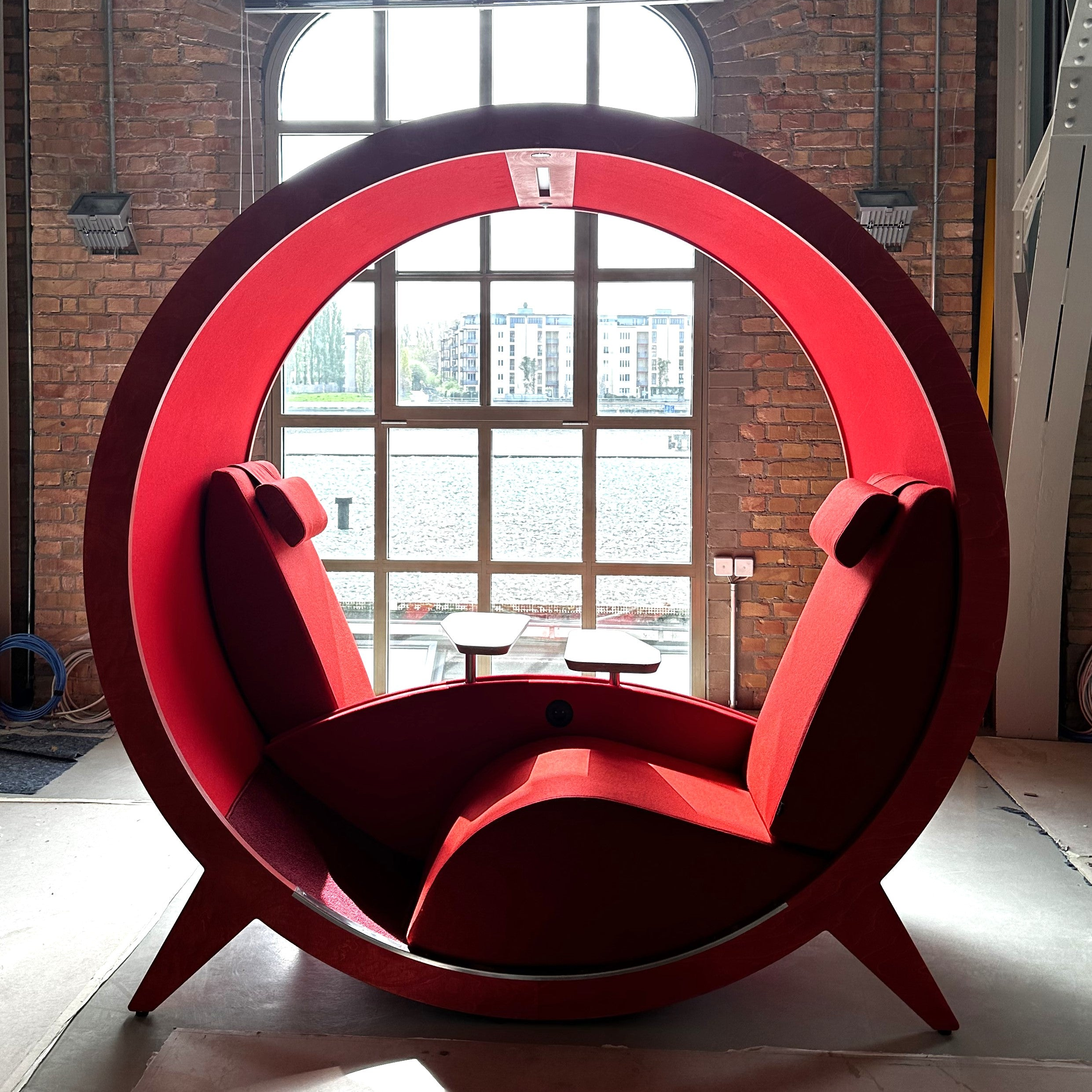 BlockO COZY - An acoustic seater designed for two people. Comfortable lounge chairs can be installed face-to-face or side-by-side. USB-C charging ports and anti-fingerprint table surfaces are included. US Design Patent Number D1047478EUIPO Certificate of
